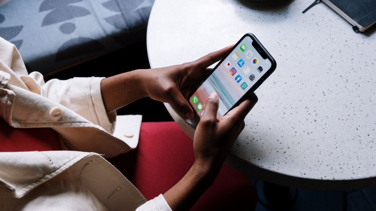 Ograniczenie znajomego na Facebooku lub Messengerze: jak to działa?