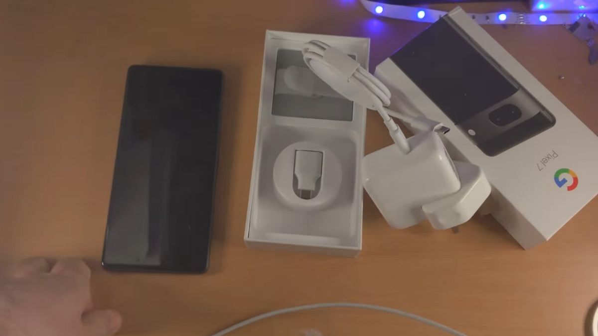 Ładowanie nocne: ustawienie Androida 14, które chroni baterię Pixel 7