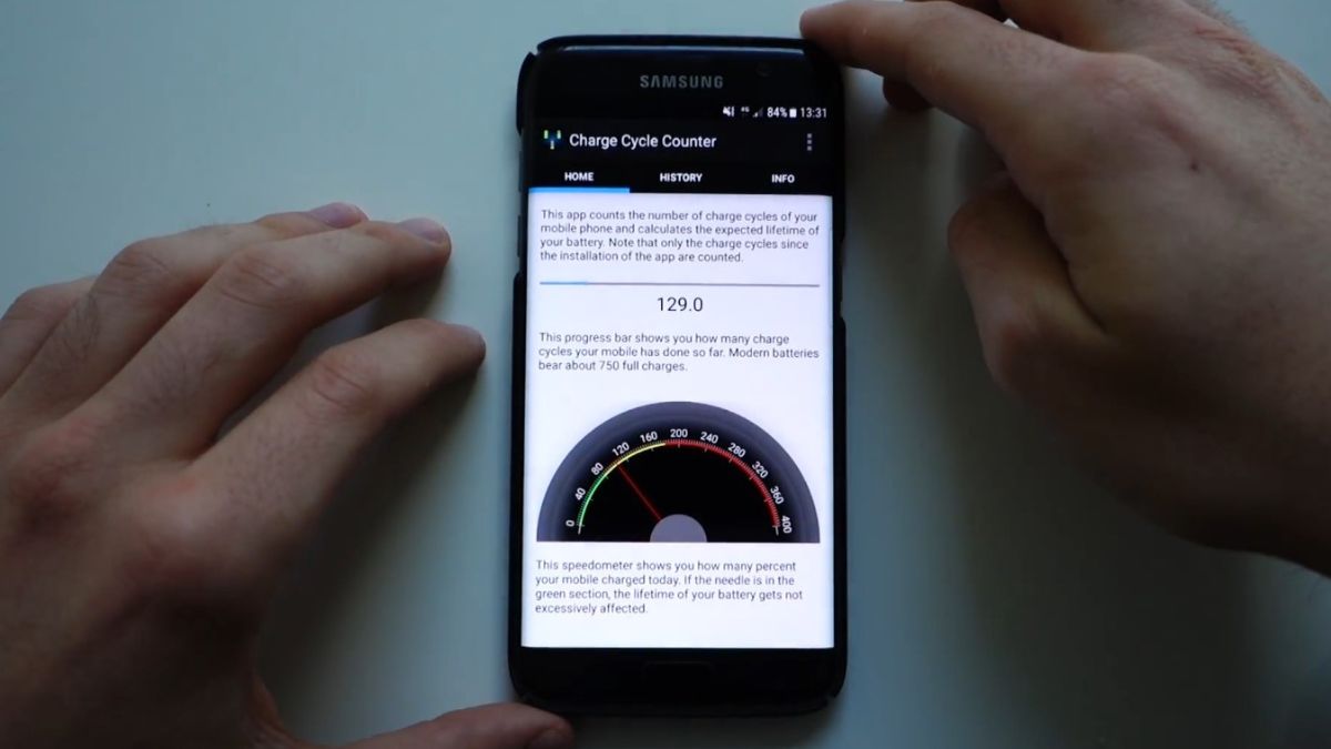 Jak sprawdzić rzeczywistą liczbę cykli baterii bez aplikacji na Androidzie 14?