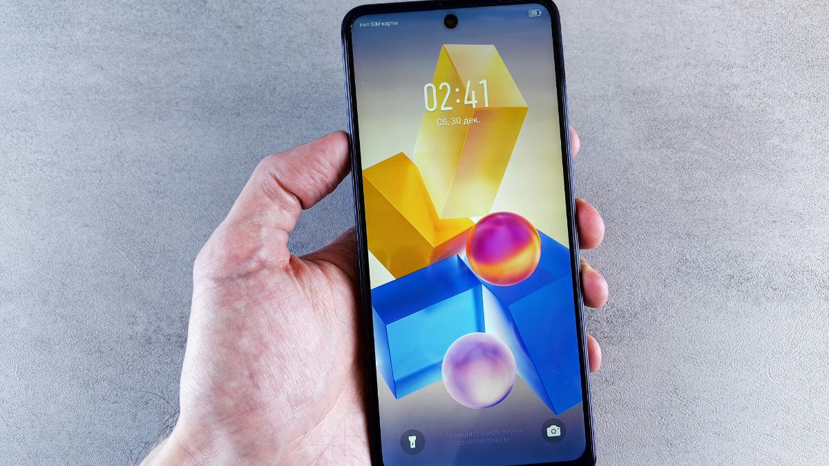 Galaxy Z Flip 8 : ile mikrorys pojawia się na składanym ekranie po 3 miesiącach bez ochrony